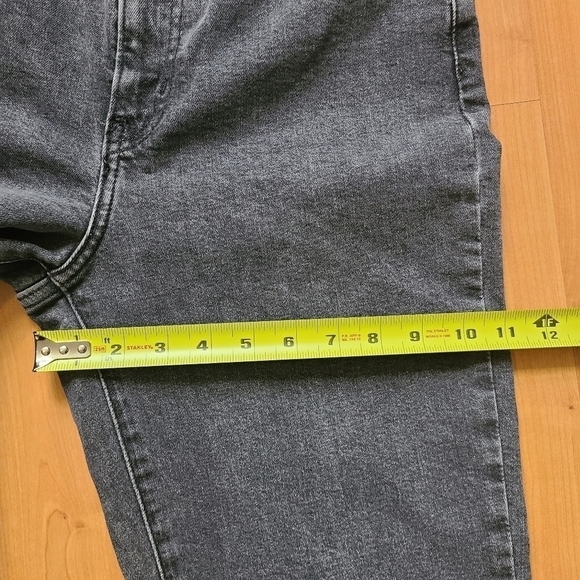 Levi's High Waisted Taper Jeans - Picture 10 of 13